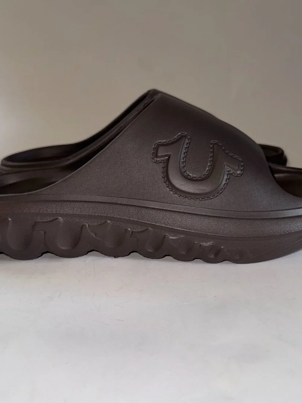 True Religion Mens Slides Horseshoe Logo Chunky Sandals